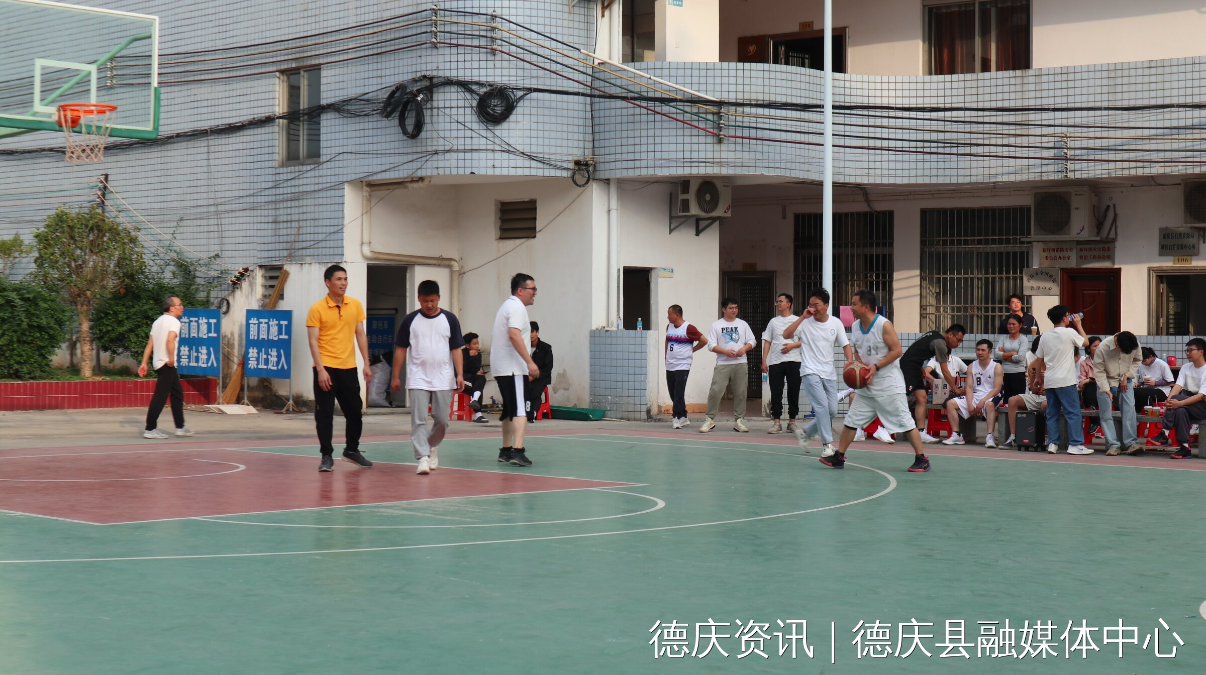 德庆县新圩镇举办2024年"迎新春"干部职工篮球赛